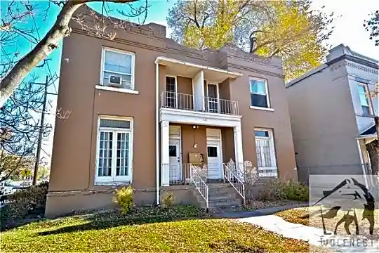 801 Park St. Photo 2