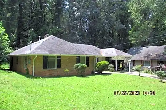 2032 Rector Dr SW Photo 2