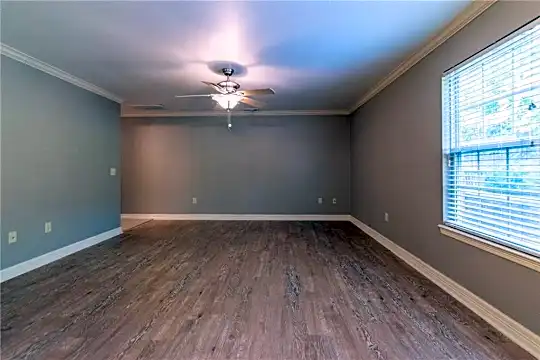 2108 E Cinnamon Way Photo 2