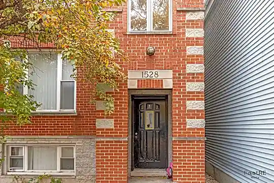 1528 W Chestnut St #1 Photo 1