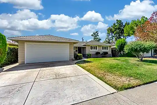 1397 Palomar Cir Photo 2
