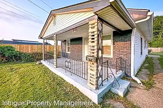 2045 N Parker Ave Photo 2