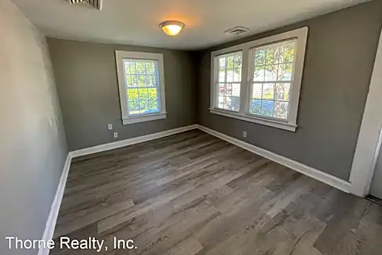 1302 Cherry St Photo 2