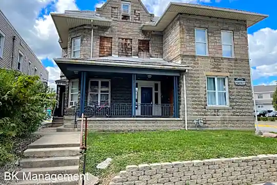 321 Vine St Photo 2