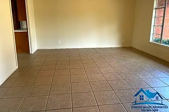 2655 University Ave Photo 2