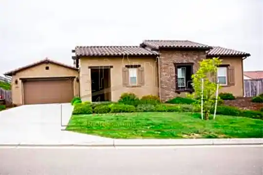 302 Falcon Crest Dr Photo 1