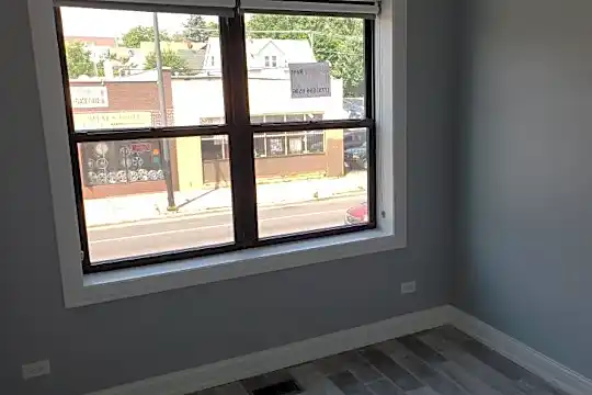 3813 N Cicero Ave Photo 2