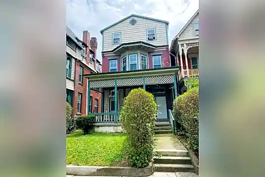 548 E High St Photo 1