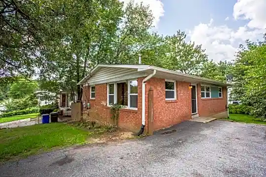 8816 36th Ave Photo 1