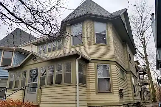 118 N State St Photo 2