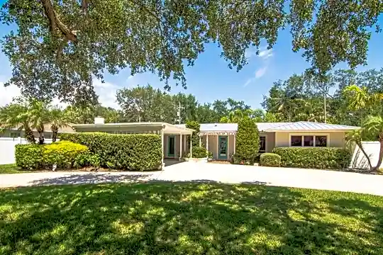 745 Iris Ln Photo 1