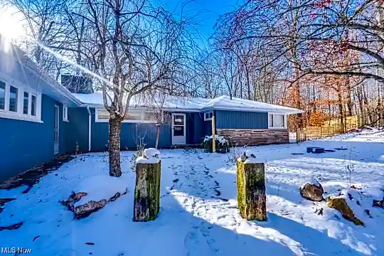 8165 Chagrin Mills Rd Photo 2