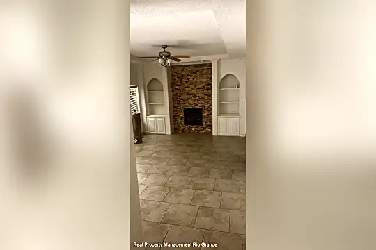 8712 Greenarbor Rd NE Photo 2