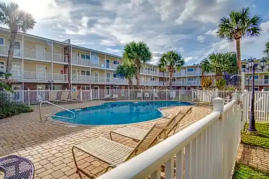 710 Scenic Hwy #202 Photo 2