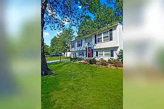 4746 Hummingbird Dr Photo 2