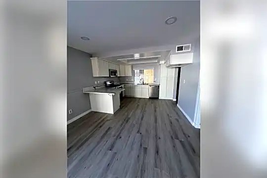12377 Cohasset St Photo 2