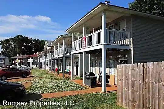 2744 Sumner Place Photo 2