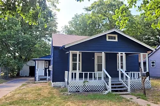 Tiny Homes in Wichita Kansas: 24-ft. Farmhouse on Wheels