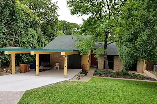 1510 Rockdale Cir Photo 2
