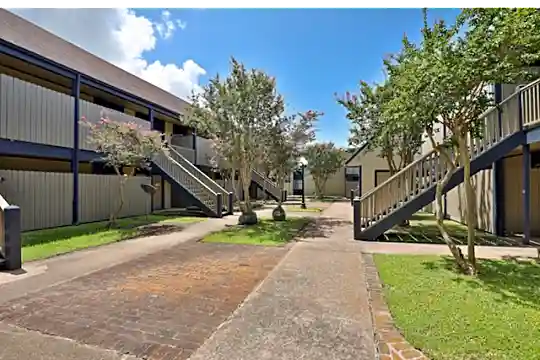 Lakewood Apartments Photo 2