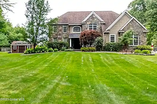 29 Beacon Hill Dr Photo 1
