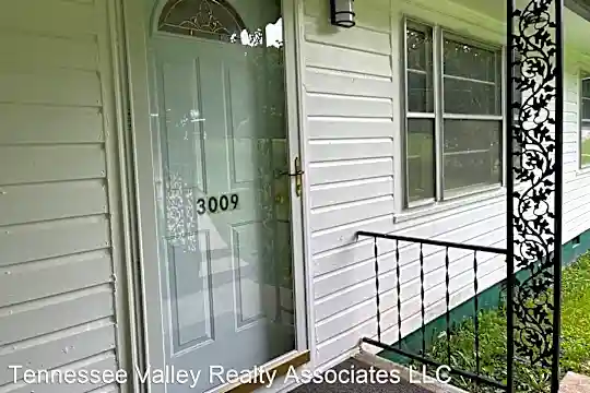 3009 Cox Ln Photo 2