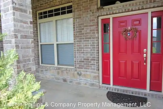 8917 Meadow Gardens Cir Photo 2