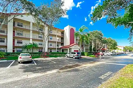 1100 SW 128th Terrace #205U Photo 2