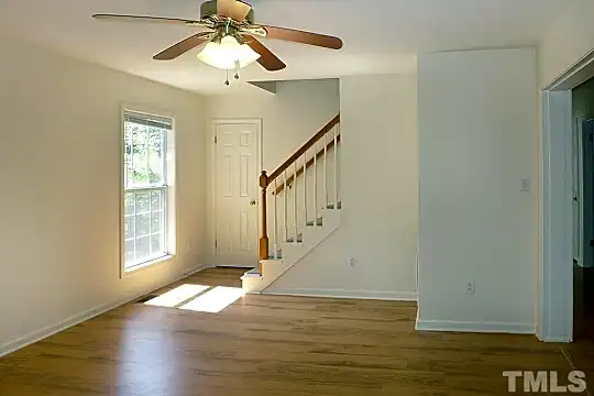 310 Davie Rd Photo 2