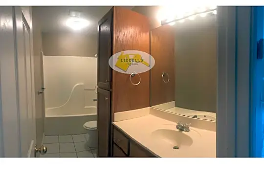 804 Ada St Photo 2
