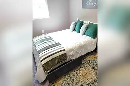 1706 Taylor Ave Photo 2