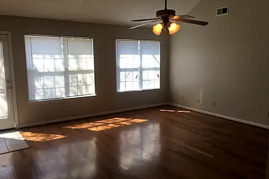 6599 Imperial Oak Dr Photo 2