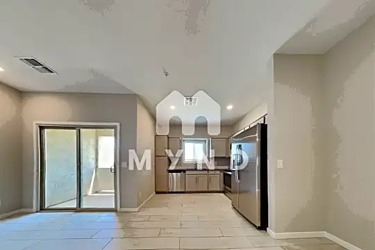 8453 N 22nd Dr Photo 1