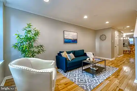 233 S Highland Ave Photo 2