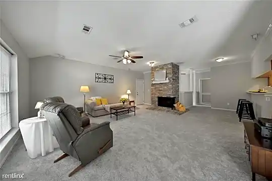 56 Sandpebble Dr Photo 2