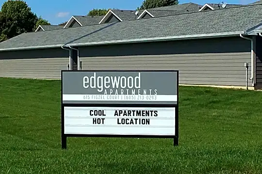 Edgewood Apartments Photo 2