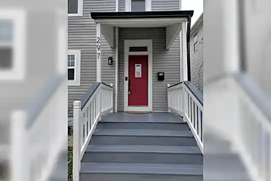 297 Johnson St Photo 2