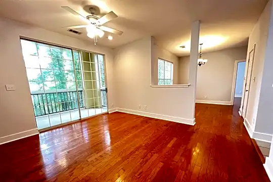 1600 Long Grove Dr #818 Photo 2