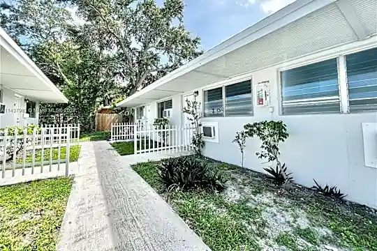 707 SW 5th St #1 Photo 1