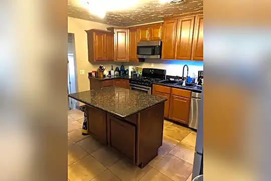 918 N Mesa Photo 2