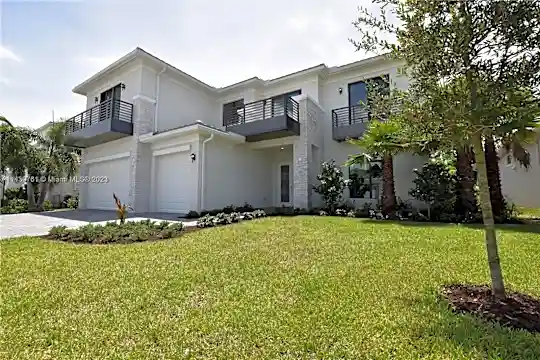 2720 NW 69th St Photo 1
