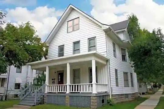 Campus Area Houses Photo 1