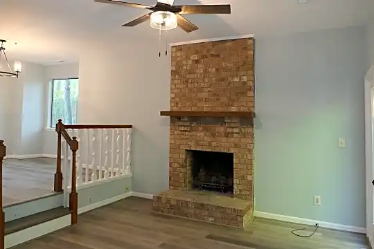 200 Plaza Dr #1 Photo 2