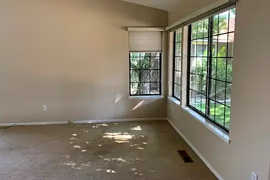 3555 Sunnybrook Ct Photo 2
