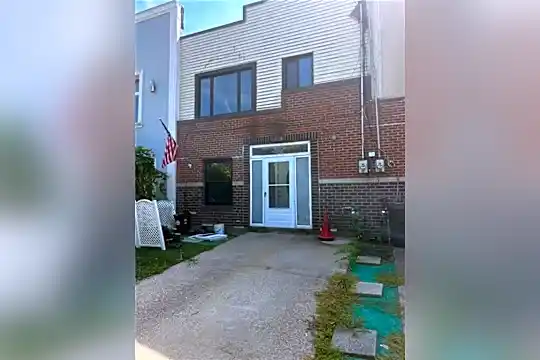 3708 Bayview Ave Photo 1