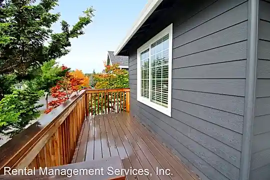 5753 SE 15th Dr Photo 2