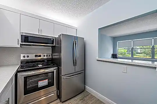 333 Windsor O Photo 2