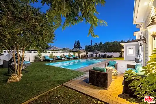 18641 Cassandra St Photo 2
