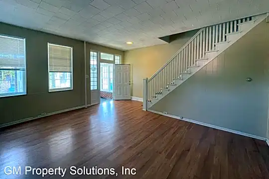 2322 Penn St Photo 1