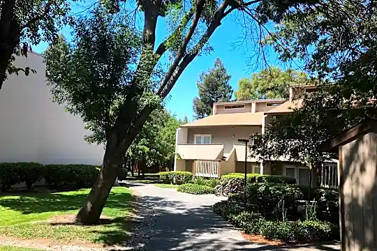 Chautauqua Apartments Photo 1